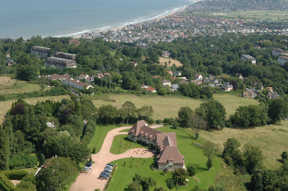 Domaine de Villers Hotel Restaurant Amp Spa 62/63