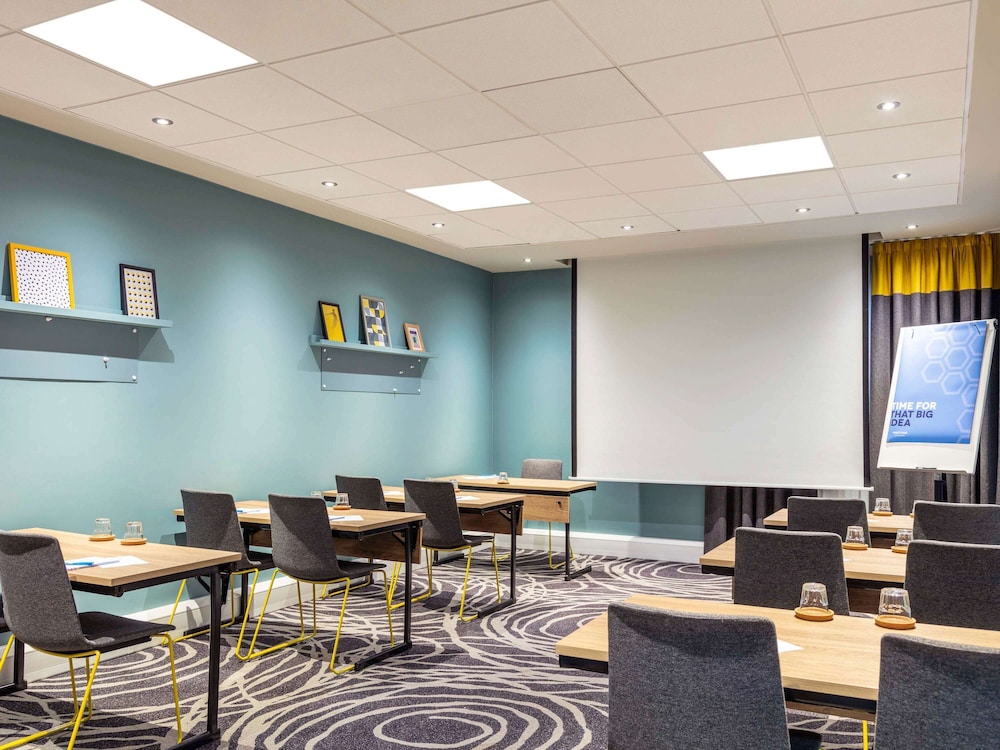 NOVOTEL EDINBURGH CENTRE 67/74
