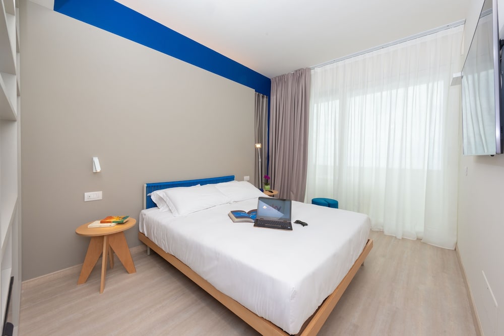 PANORAMIC, QUEEN BED