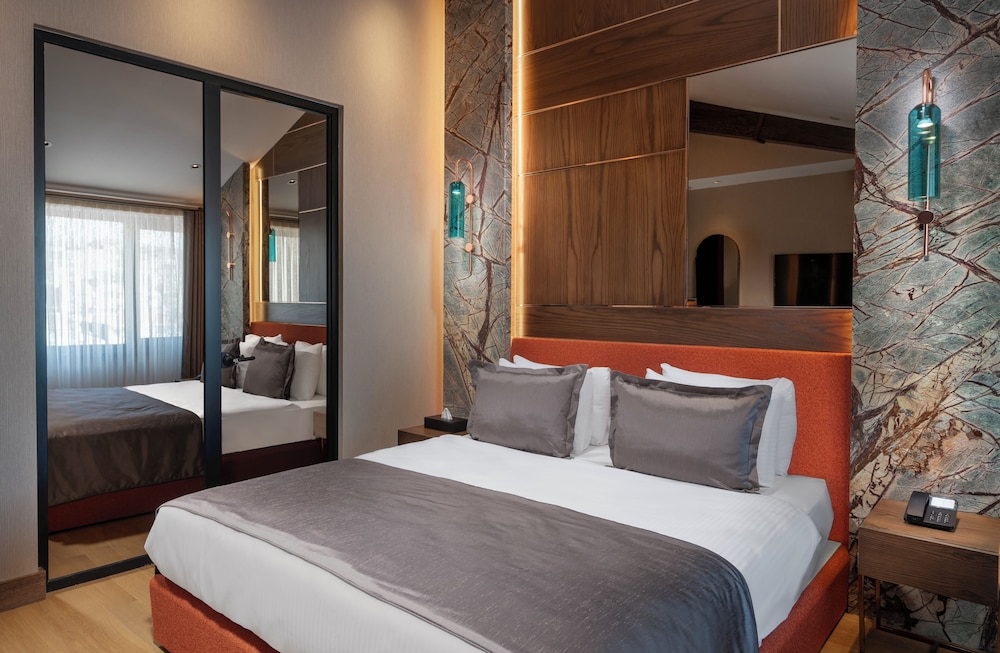 FAMILY SUITE, CITY VIEW, BALCONY