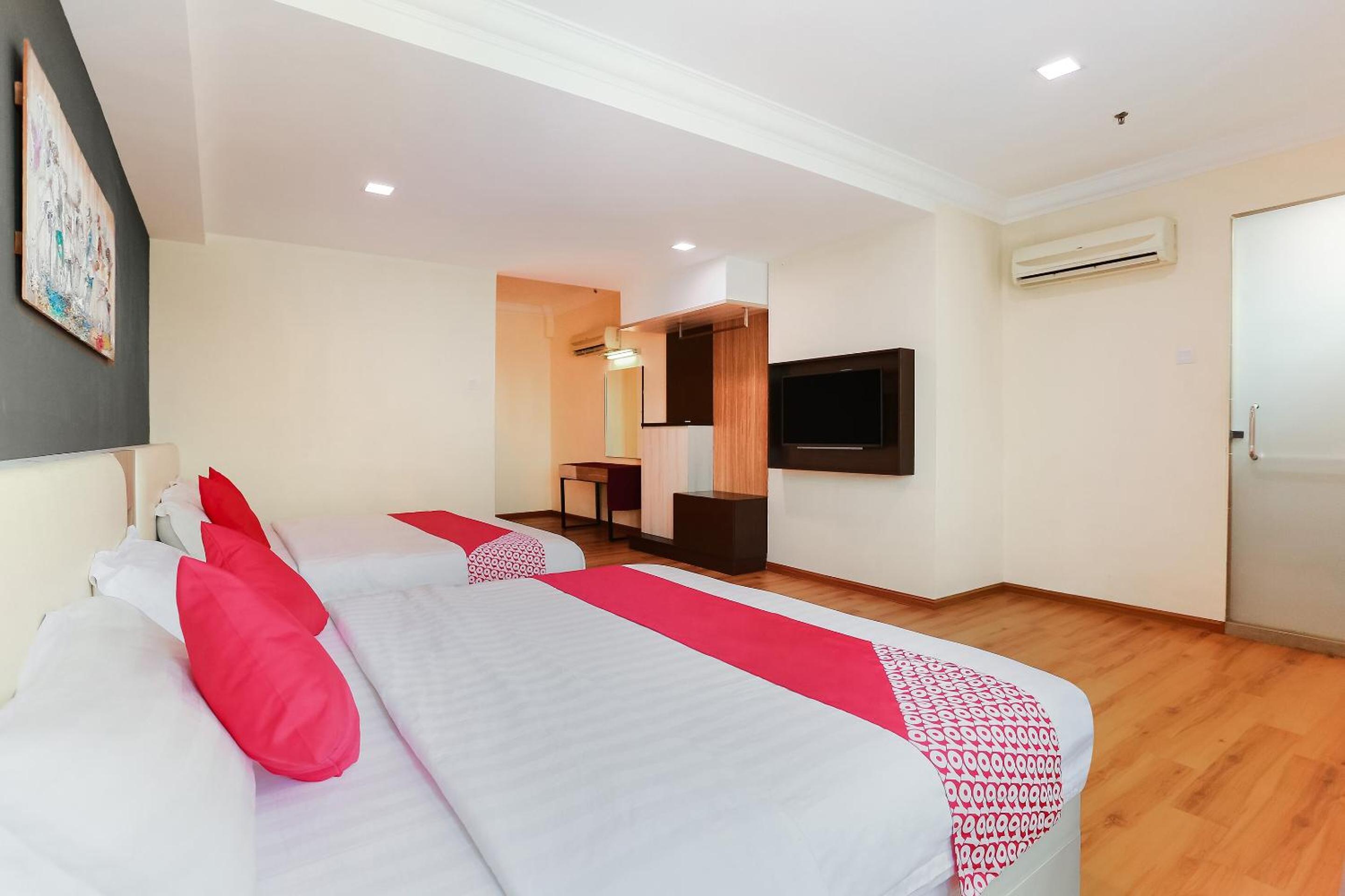 DELUXE, TWIN BEDS