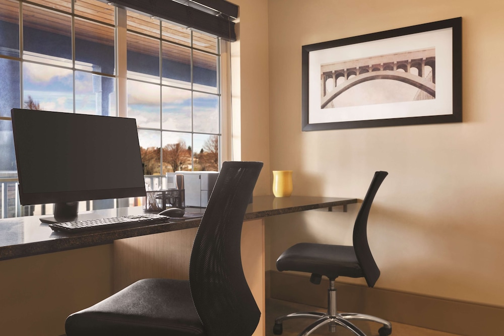Country Inn & Suites by Radisson, Billings, MT 32/34
