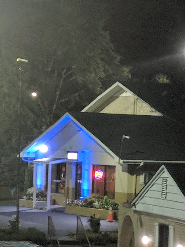 Loyalty Inn Rockingham 3/32