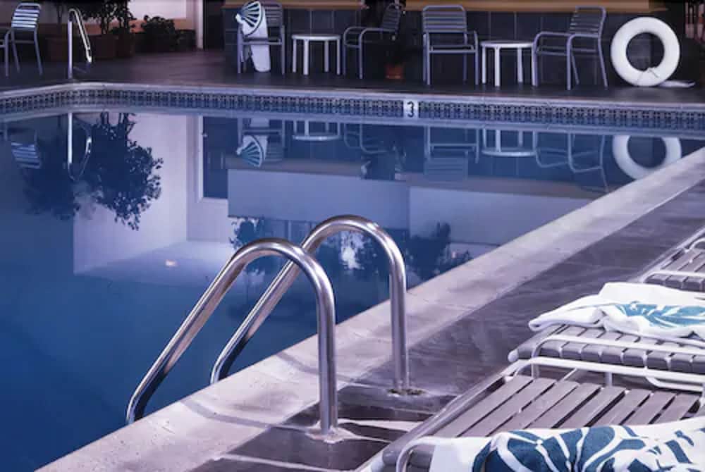 Nantucket Inn 49/55