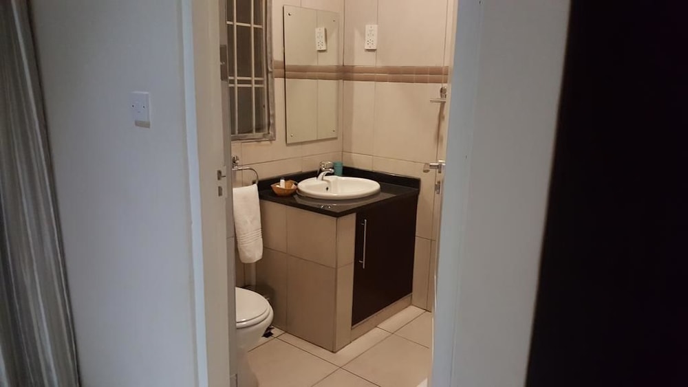 Emerald Hotel 30/32