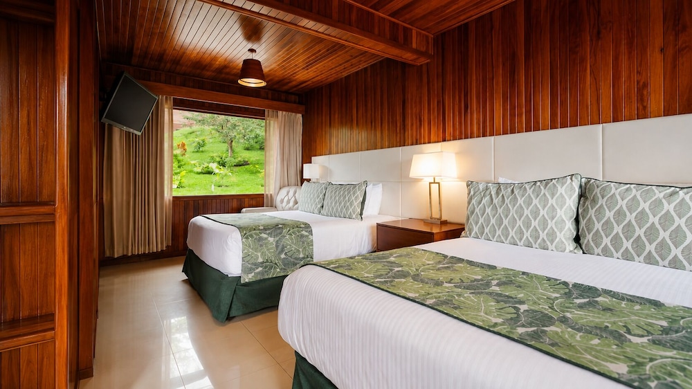 Superior, 2 Queen Beds
