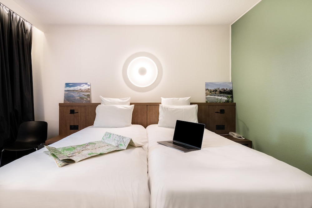 MERCURE TOURS SUD 18/77