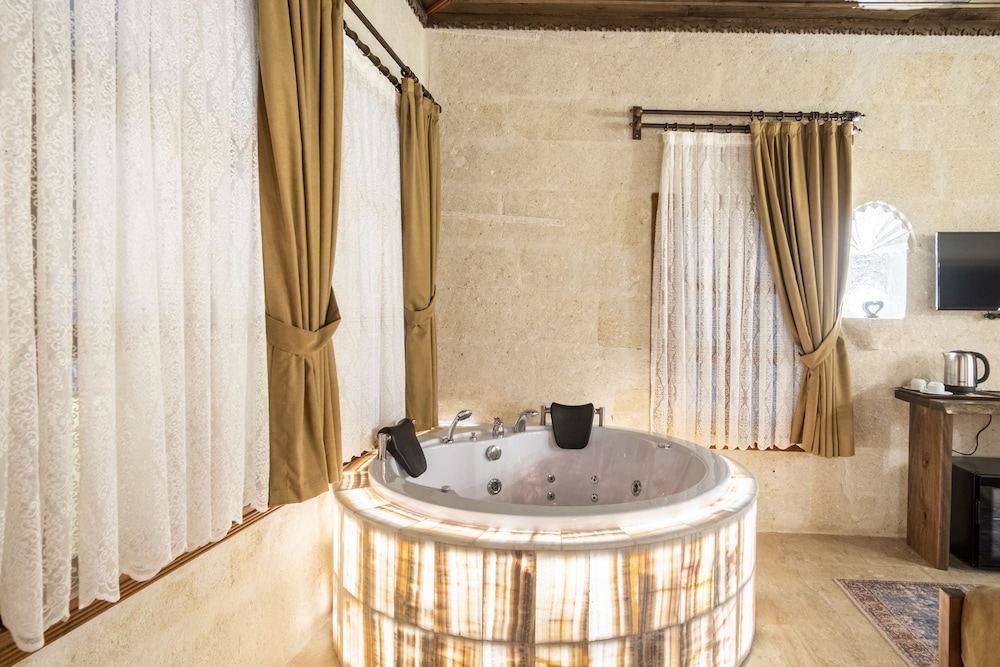 Uzay Cave Suites 47/50