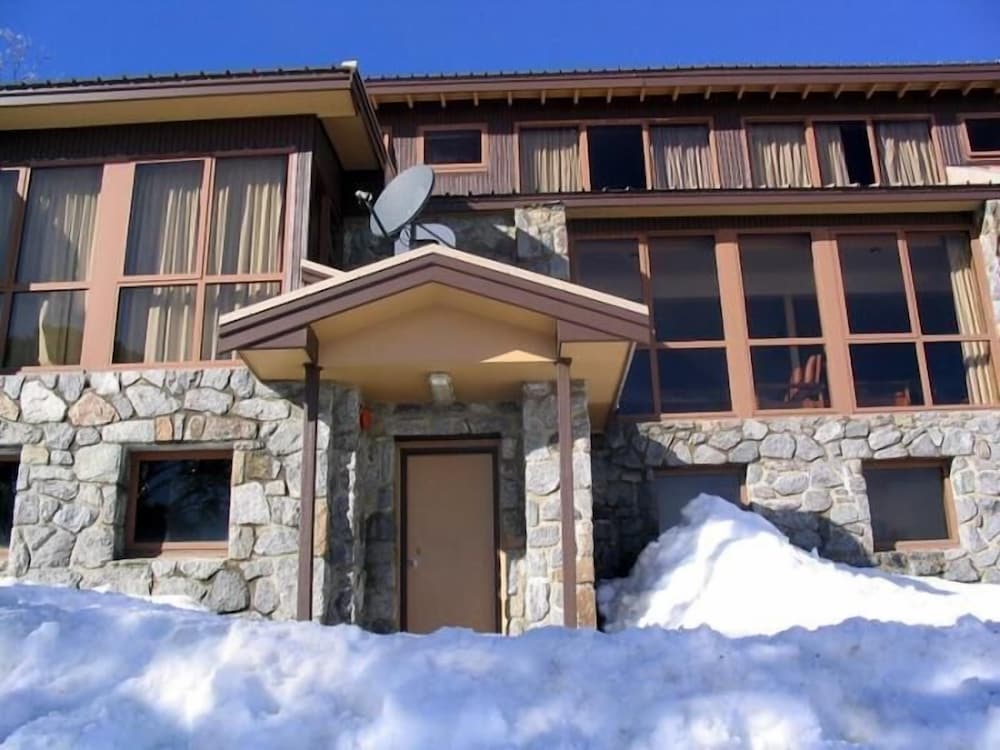 Boonoona Ski Lodge 3/50
