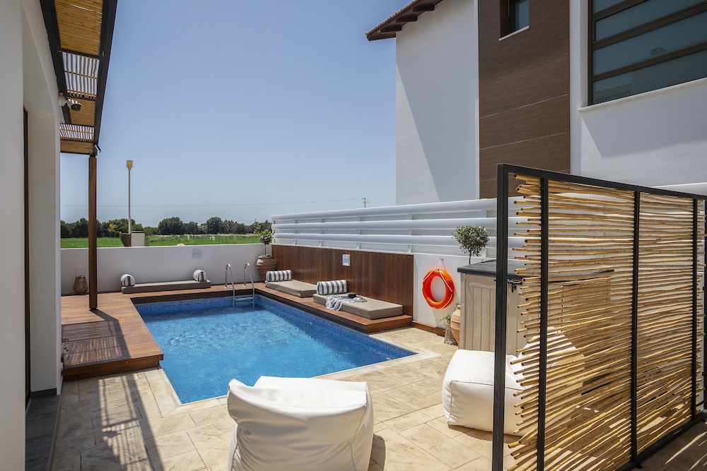Chris Le Mare Luxury Villa 14/37