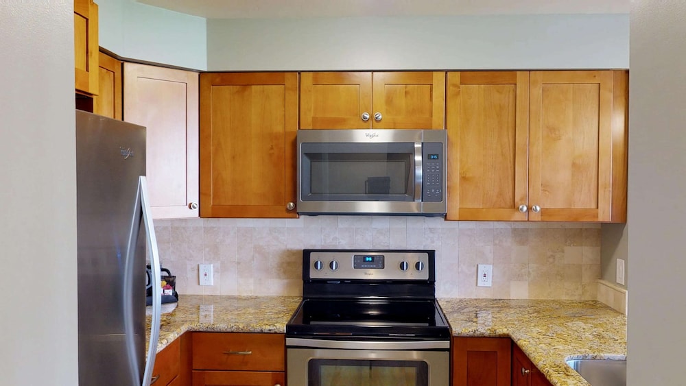 Lahaina Shores Beach Resort 41/57
