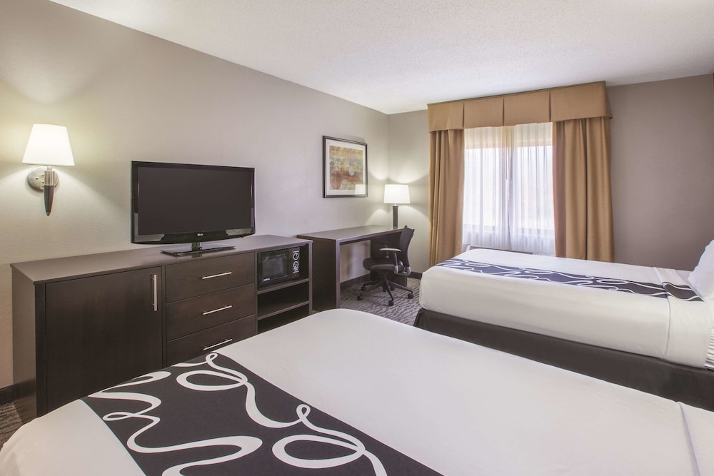 La Quinta Inn & Suites by Wyndham Erie 19/51