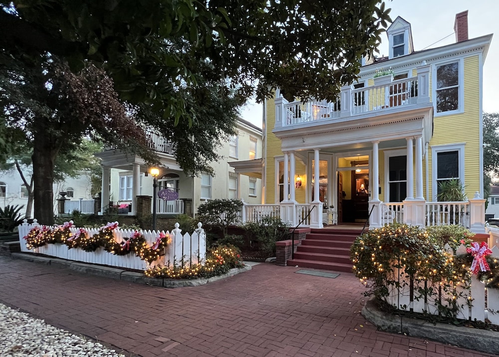 Azalea Inn and Villas 64/71