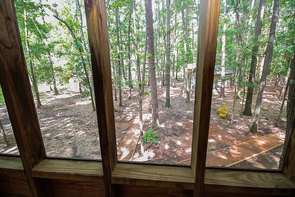 Cora s Cabins 26/50