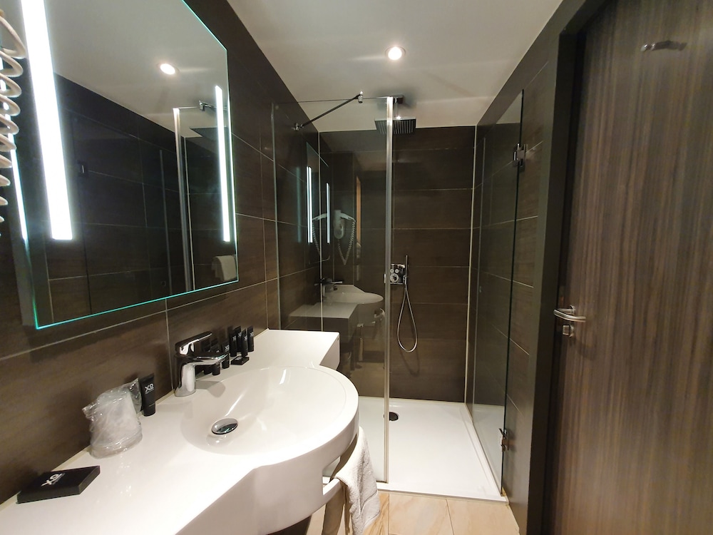 XO Hotels Infinity 60/60