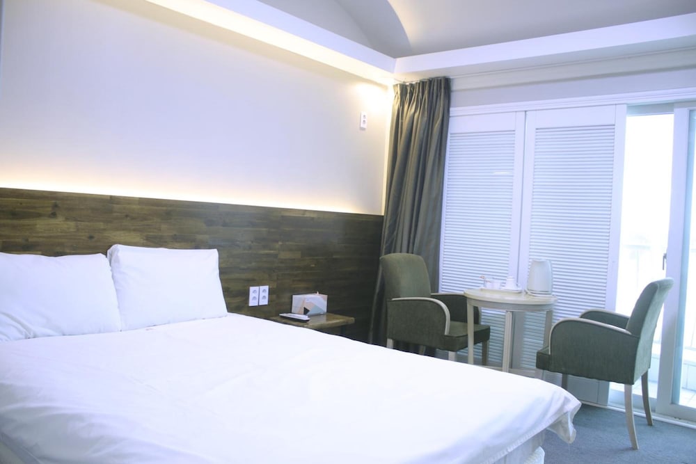 Ocean View Hotel 10/46