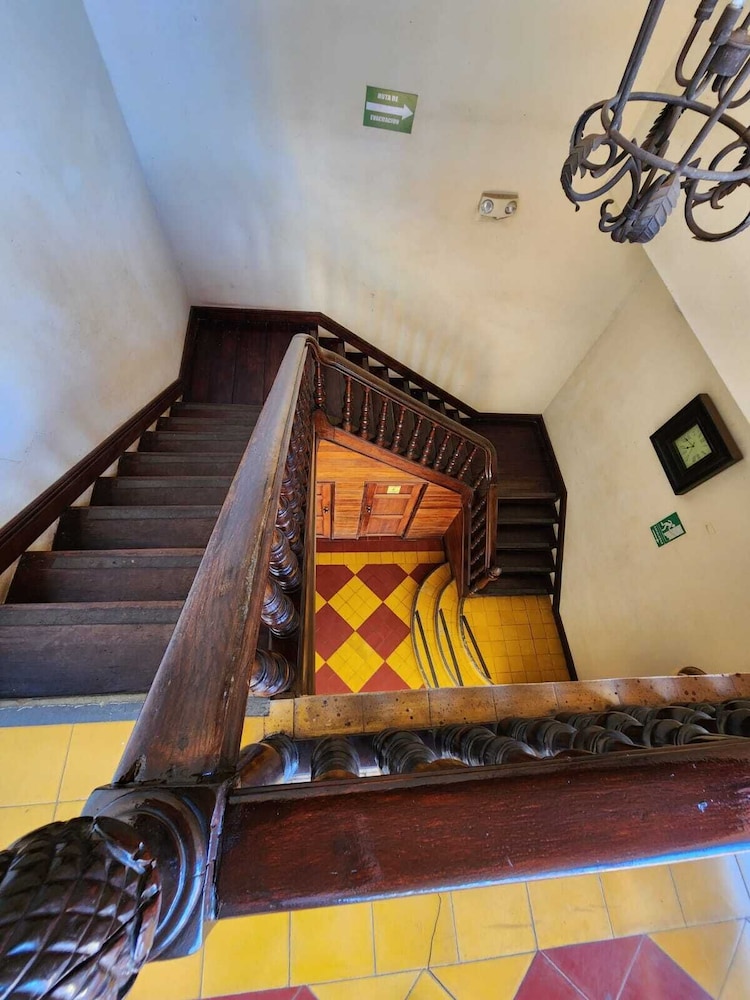 Hotel La Perla 1/50