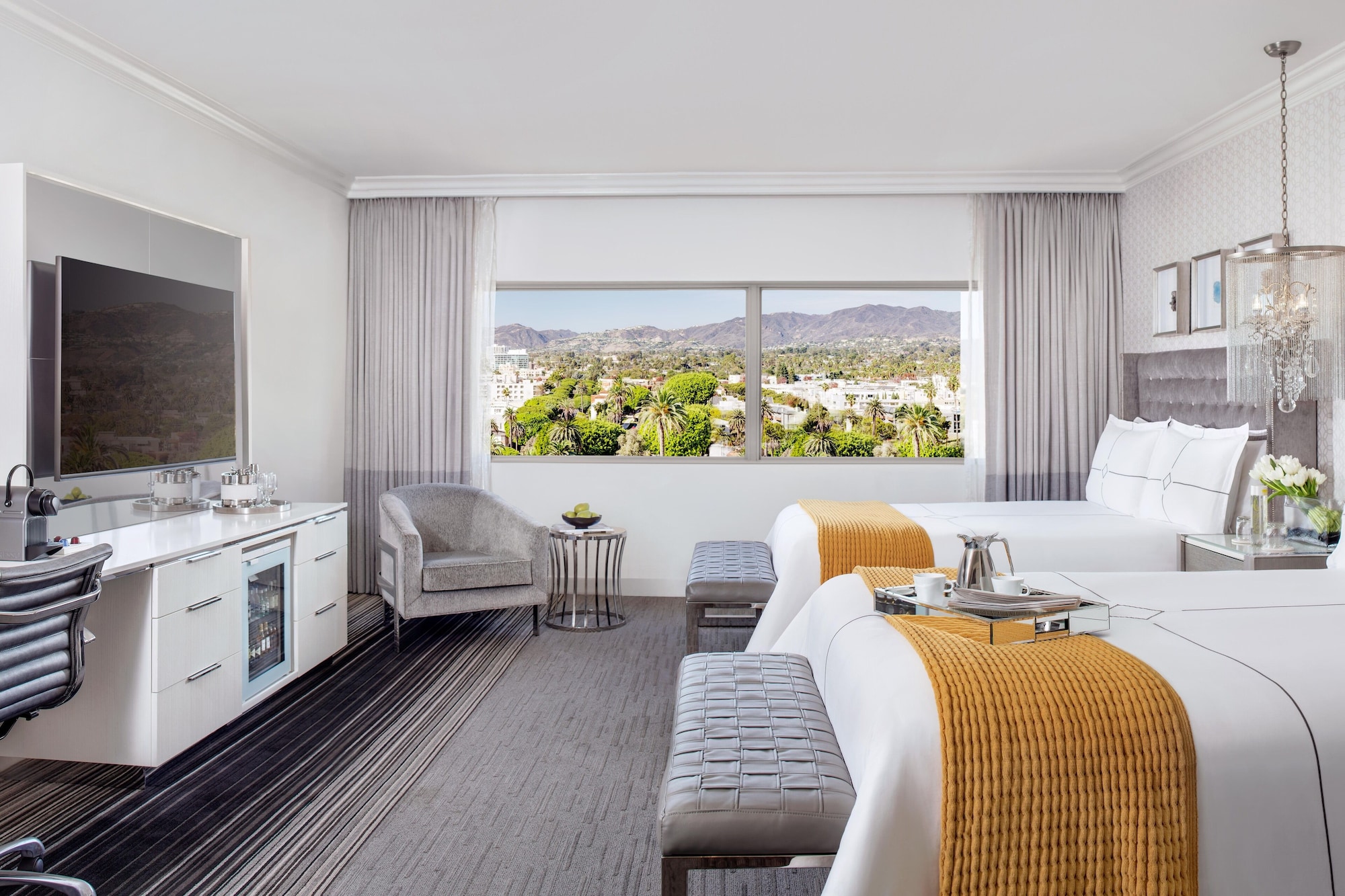 DELUXE, 2 QUEEN BEDS, CITY VIEW