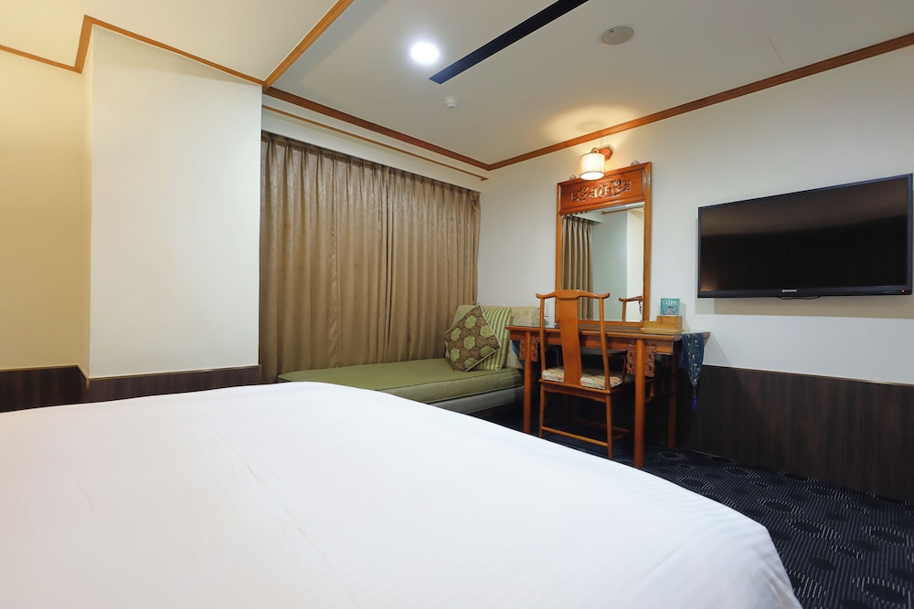 Han She Hotel 18/75