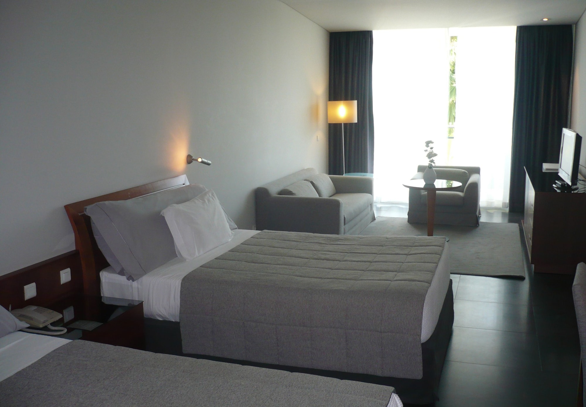 Prestige, Double Bed, Partial Sea View, Garden Area، Vidamar Resort Madeira 2/3