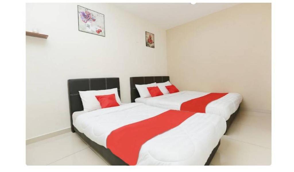 Oyo 89902 Semerah Suites Homestay Pontian 7/18
