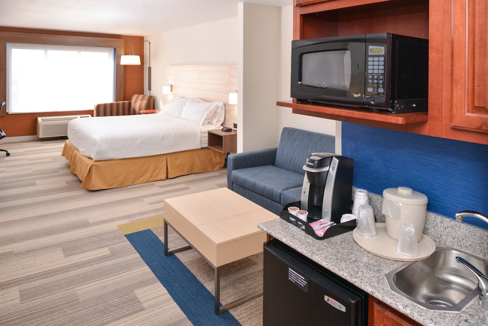 Holiday Inn Express Hotel Suites San Diego Otay 42/77