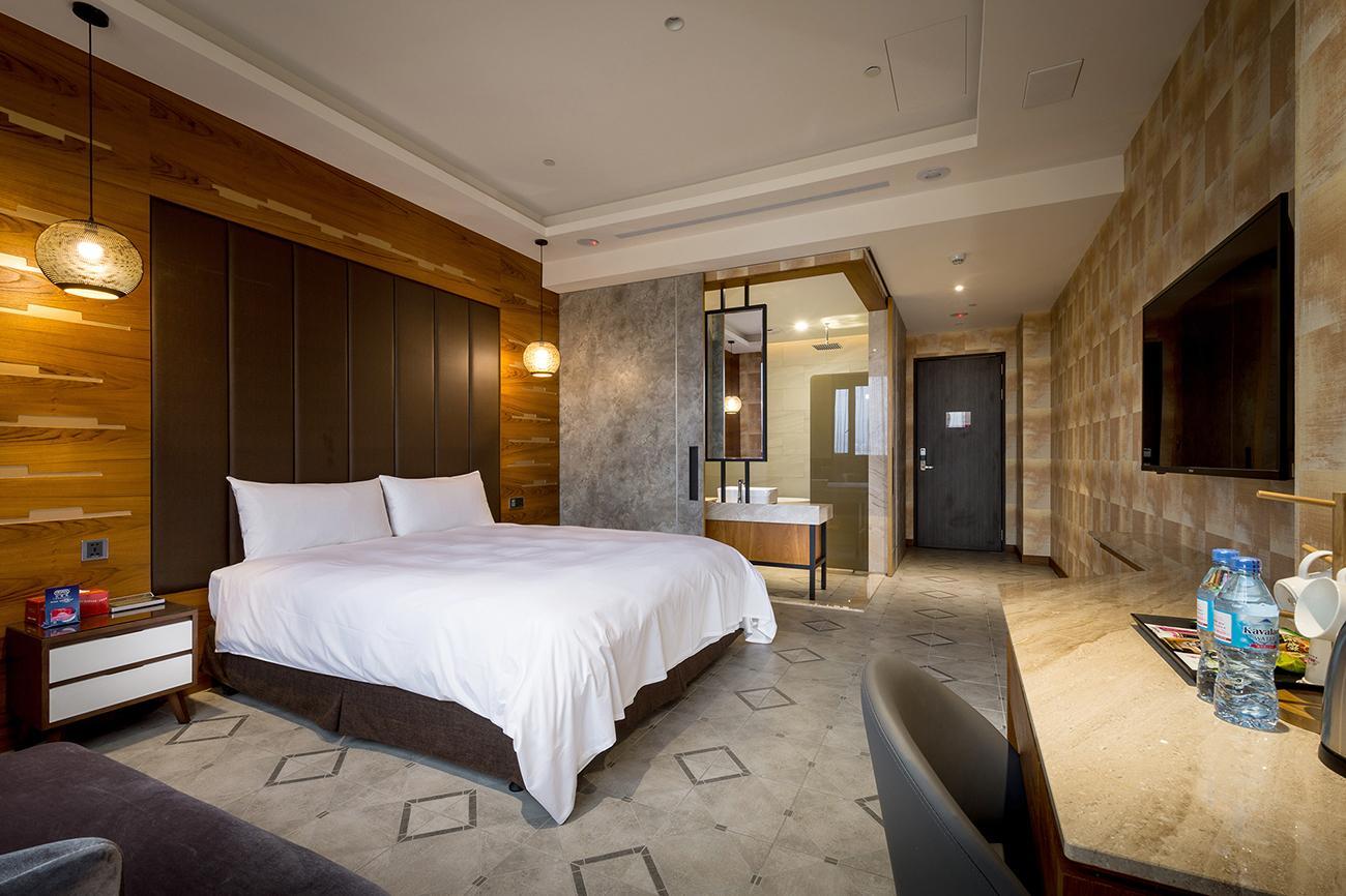 Business, Double Bed, Hot Tub, Accessible