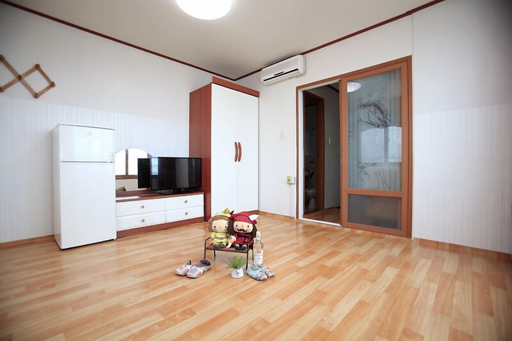 Mangsang East House 8/36
