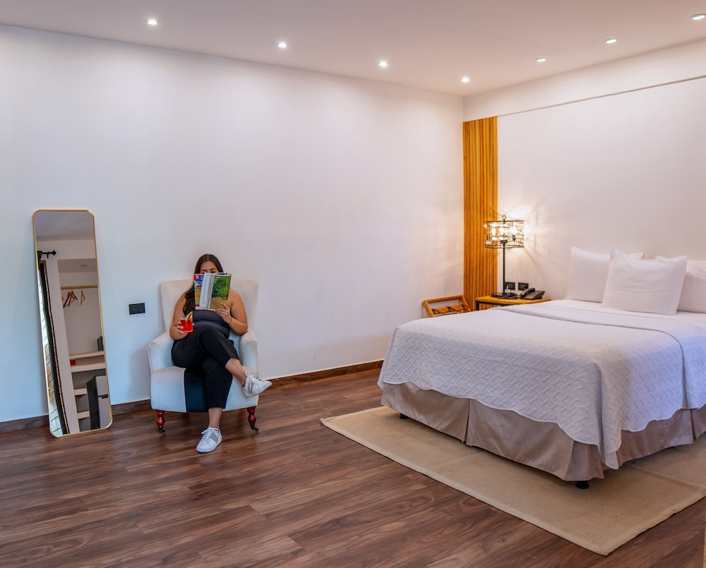 JUNIOR, QUEEN BED