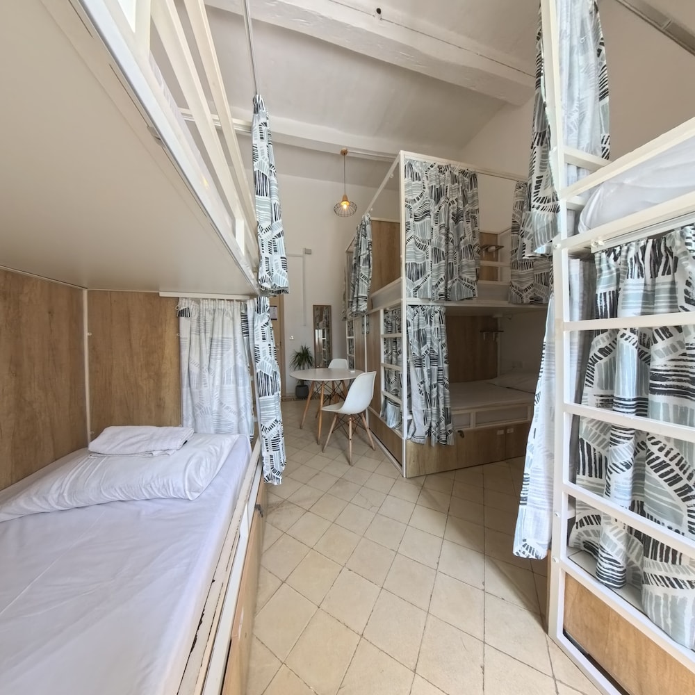 MIXED DORM, 10 BEDS, VALLEY VIEW, POOL ACCESS