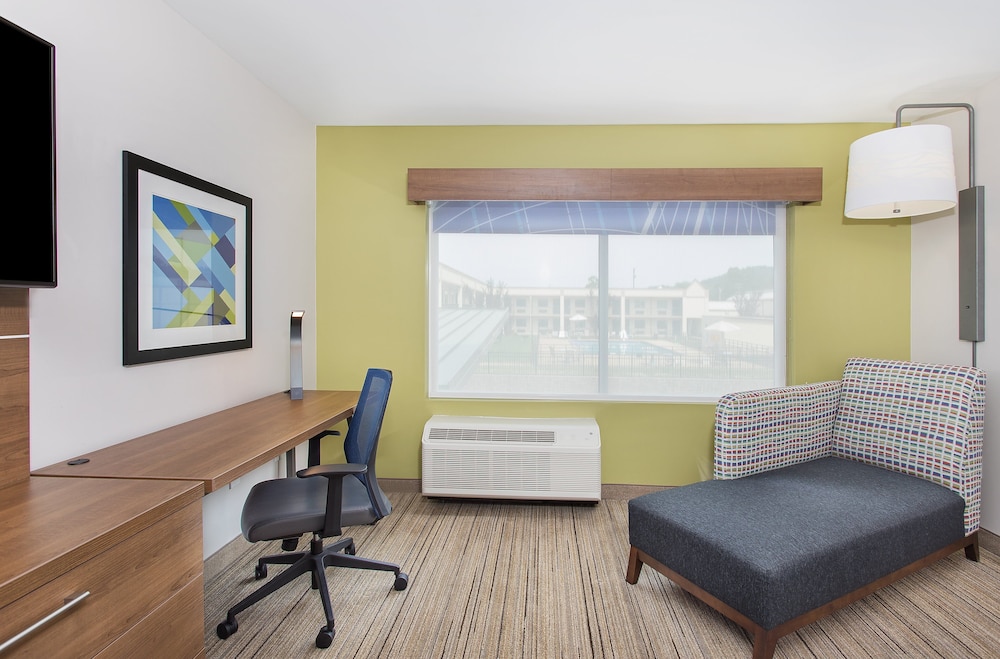 Holiday Inn Express Williamsburg 59/66