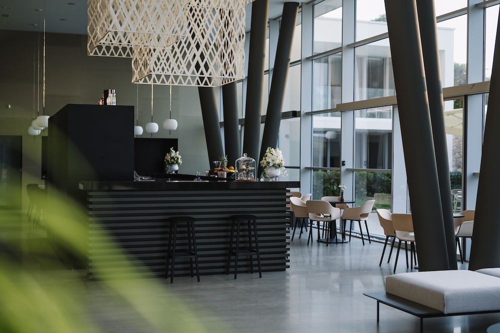 Joel Hotel 53/66