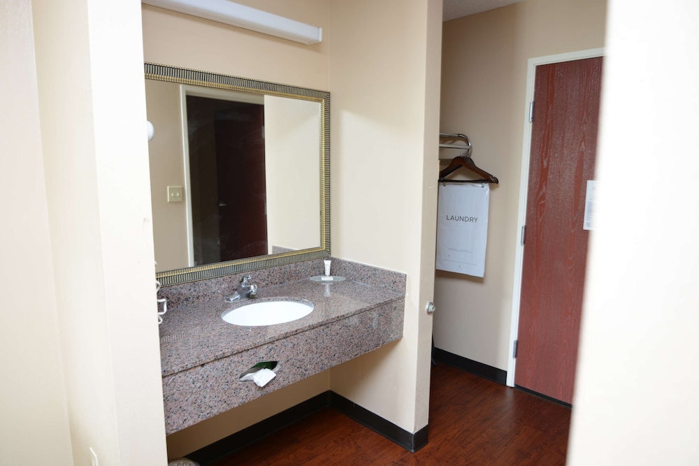 Jameson Inn & Suites Hazlehurst 24/37