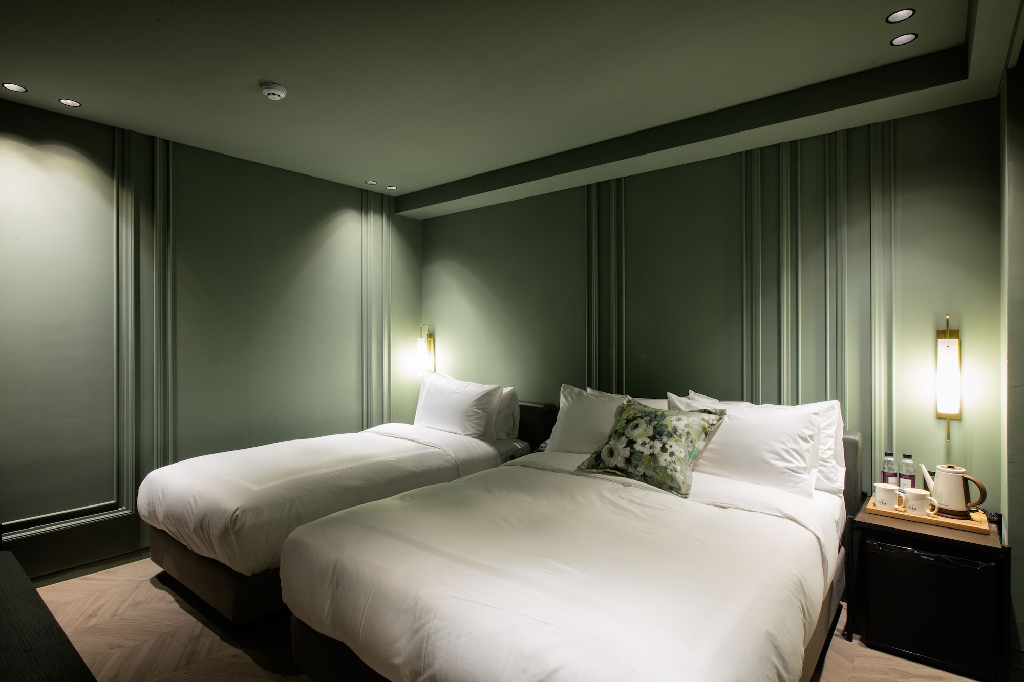 PREMIER, TWIN BEDS