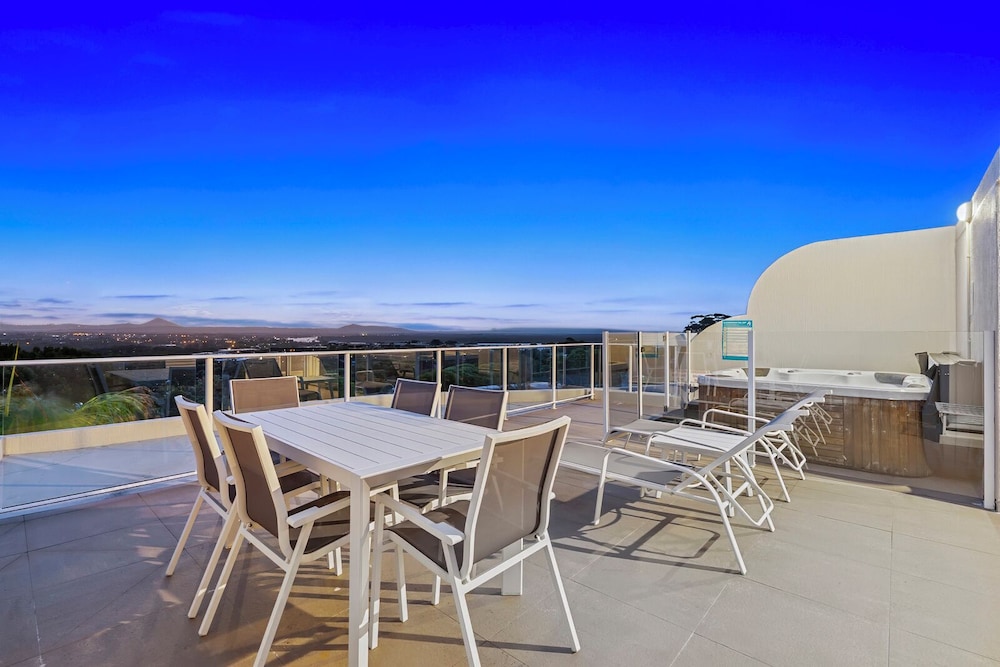 Noosa Hill Resort. 61/78