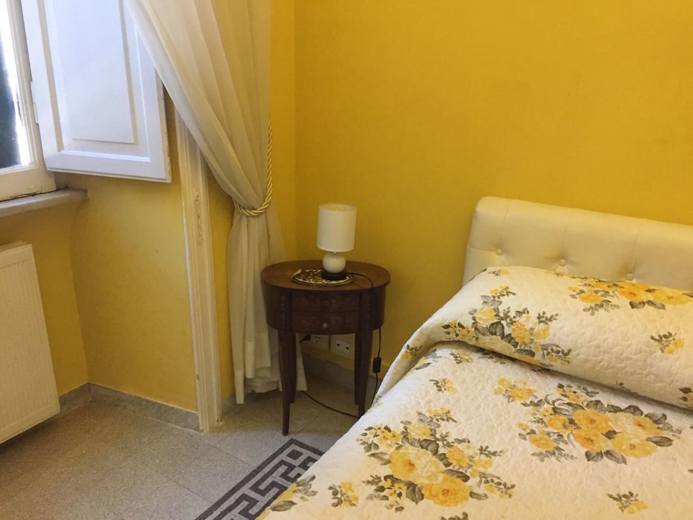 ROOM, DOUBLE BED