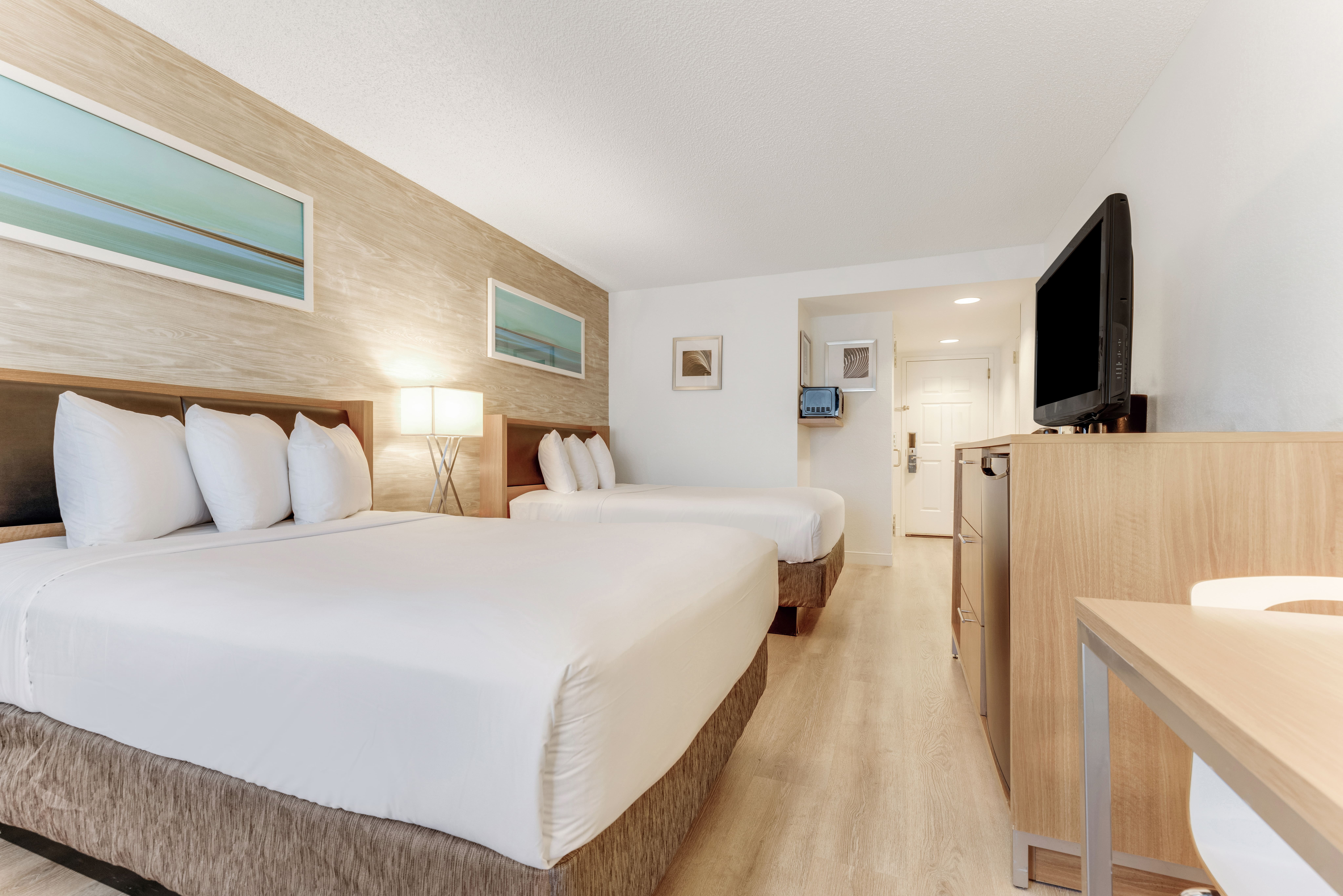DELUXE, 2 DOUBLE BEDS, ACCESSIBLE