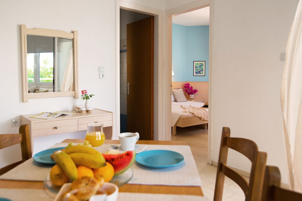 Melissa Apartments, Studios & Suites 44/60