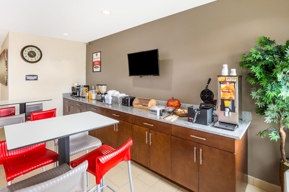 Econo Lodge Baton Rouge University Area 20/23