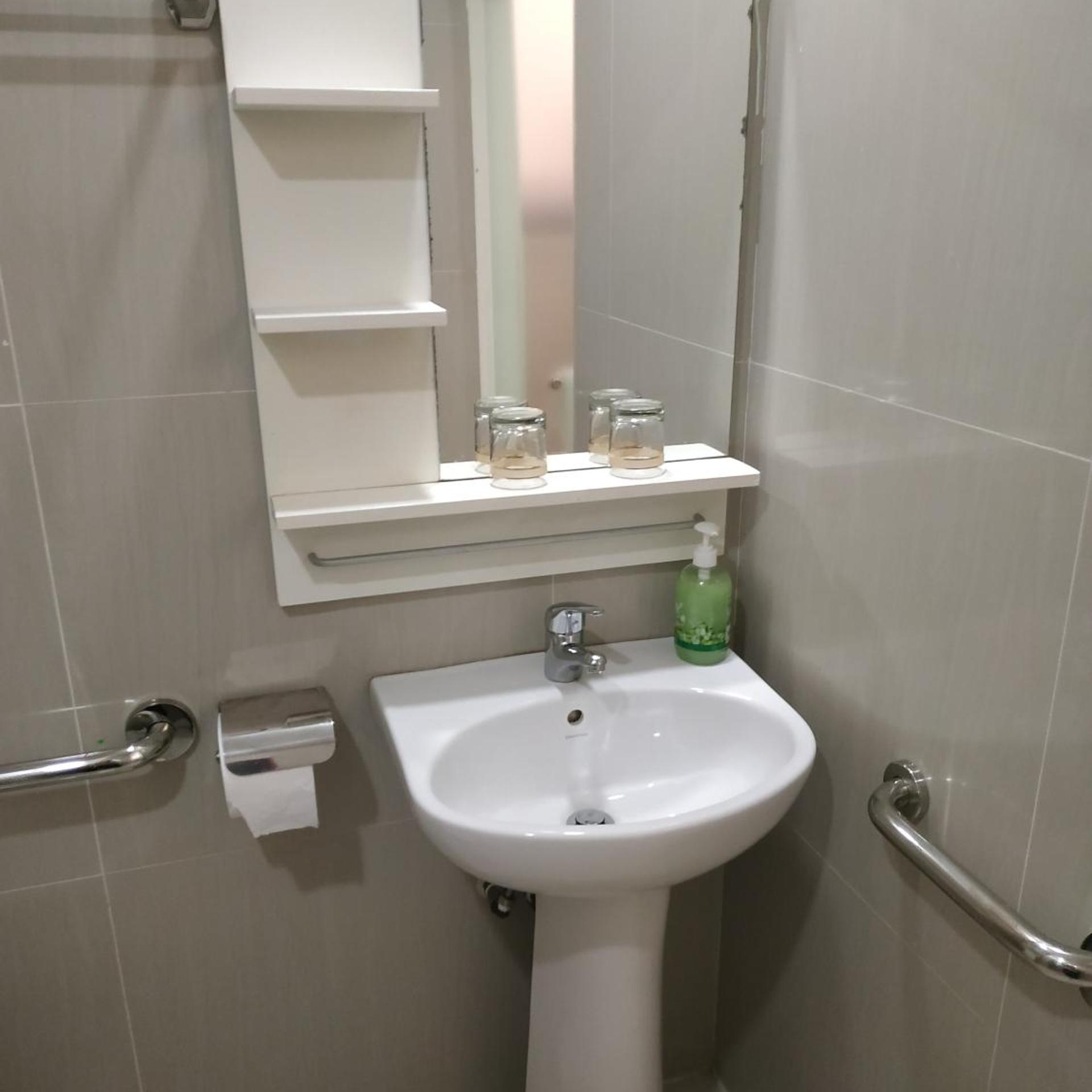 ROOM, QUADRUPLE
