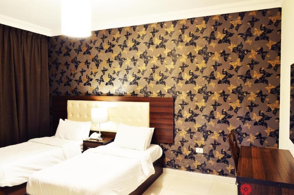 Lancaster Hotel Apartments-Gardens 11/47