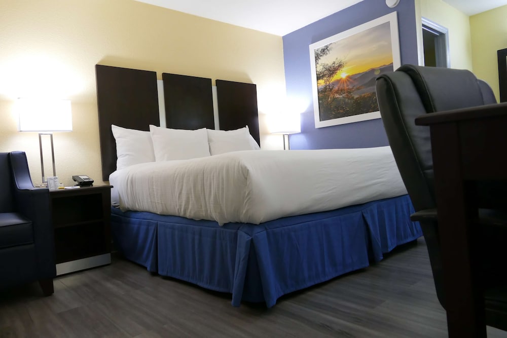 Days Inn by Wyndham Muscle Shoals 12/32