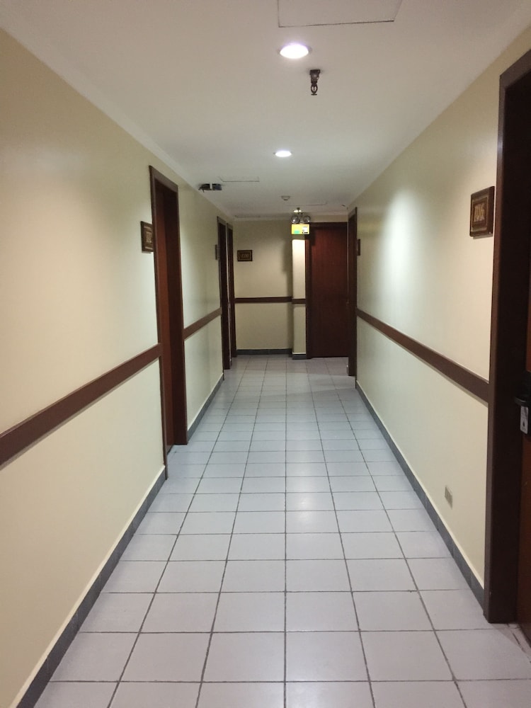 Golden Valley Hotel 2/67