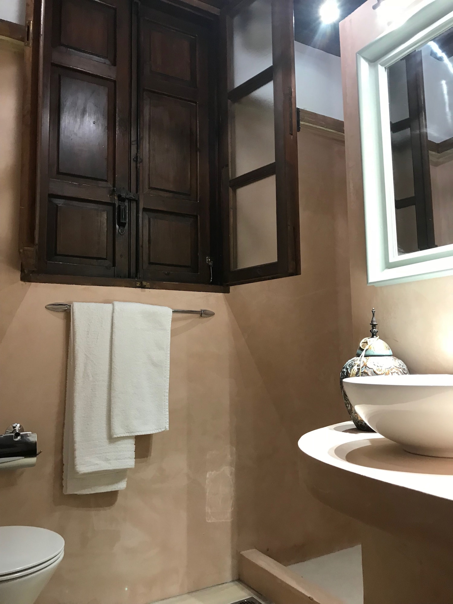 Medium, Double Bed، Saint Artemios Boutique 7/8