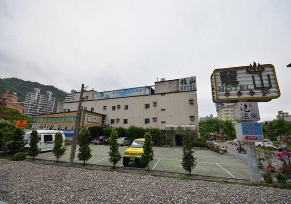 Long Shan Hotel 3/68