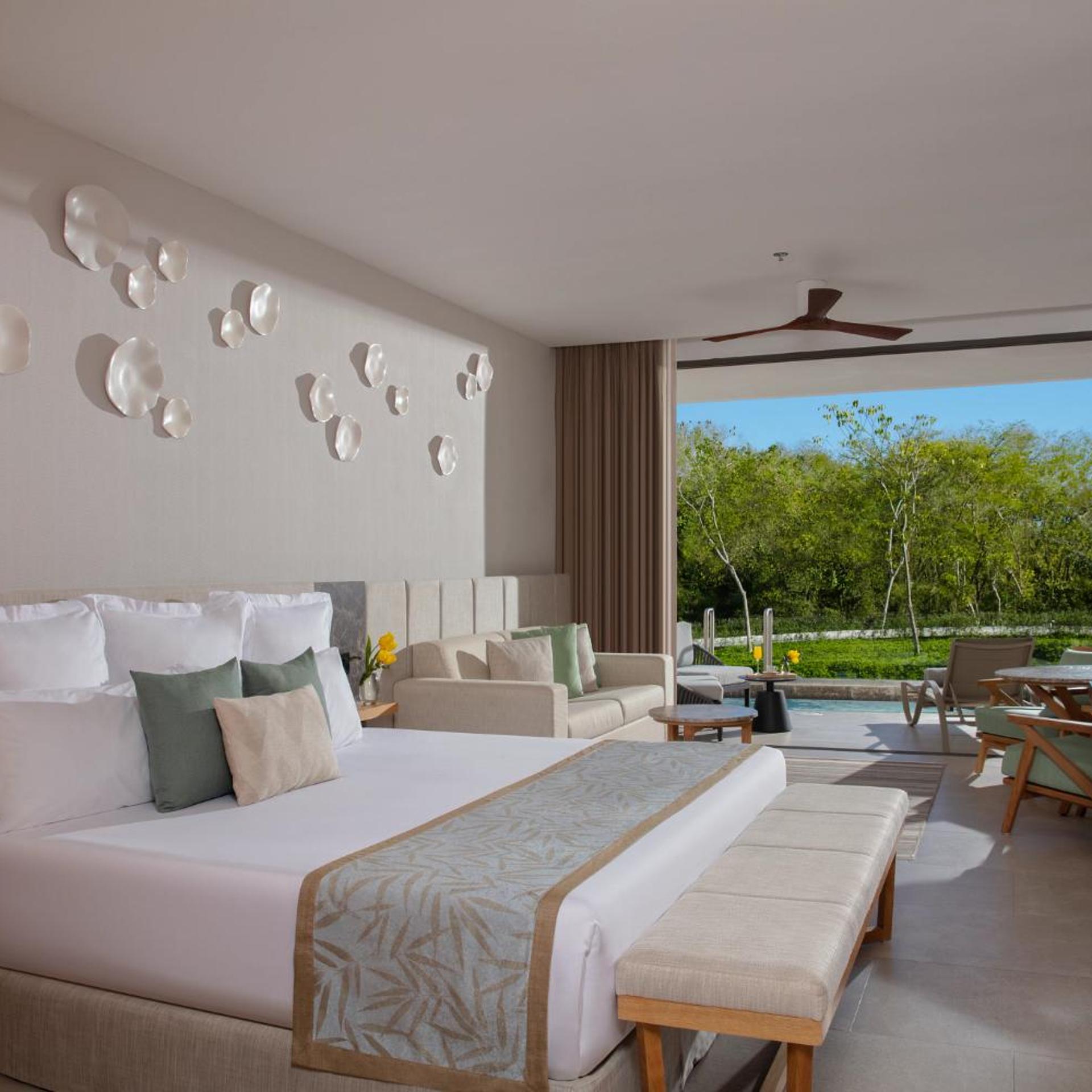 Swim Out, Junior Suite, King Bed, Tropical View
