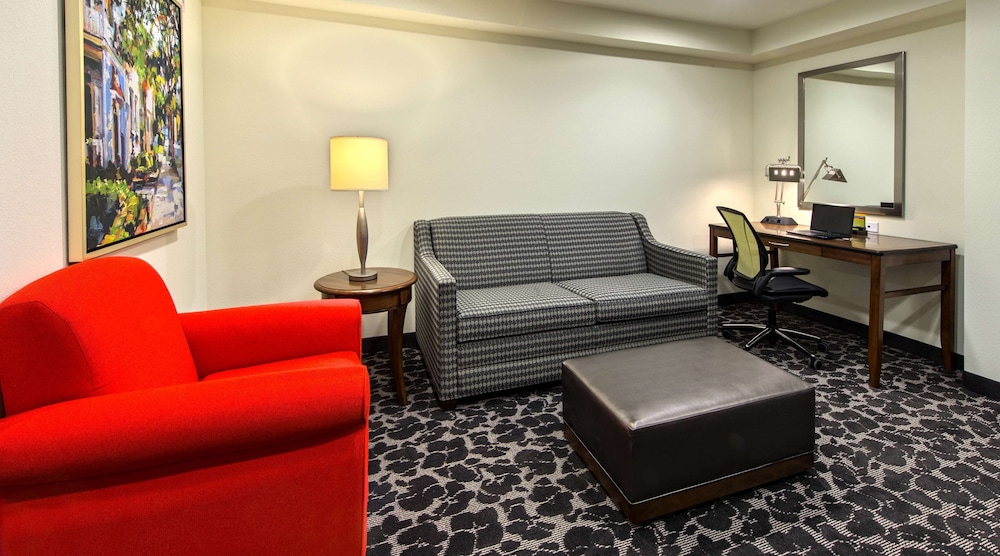 Hilton Garden Inn Charleston Waterfront Downtown 45/77
