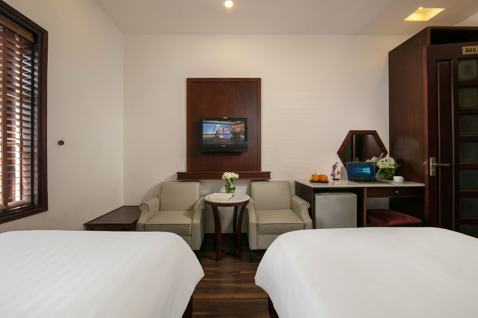 DELUXE, TWIN BEDS