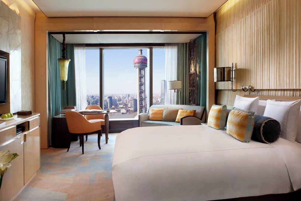 Room, King Bed, Tower View