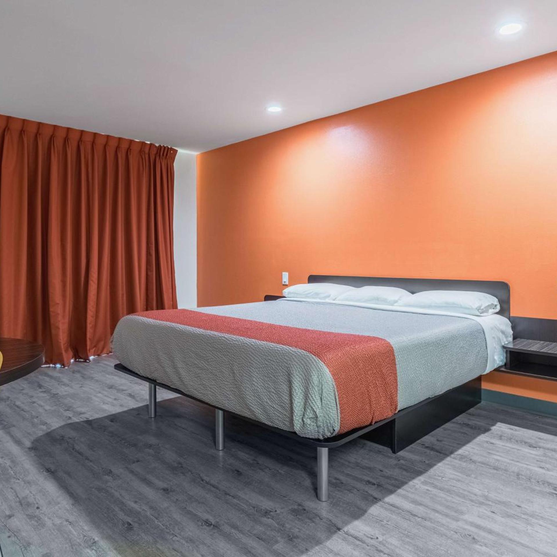 غرفة بسرير كينج، Motel6 Barstow, CA - Route 66 9/10